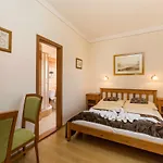 ペンション ガーデナ ゲストハウス